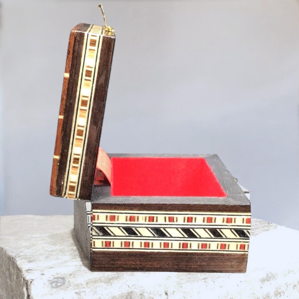 🌺Vintage Inlaid Wood/Marquetry Box from Spain - Picture 7 of 12